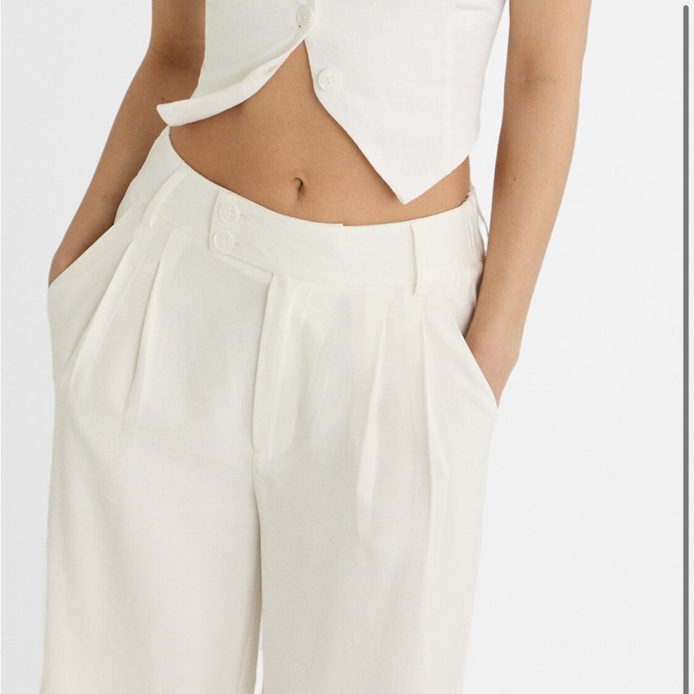 EUC Stradivarius White Wide Leg Pants